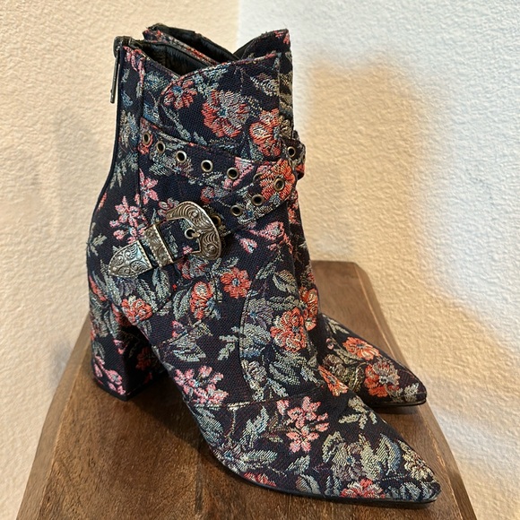 Badgley Mischka Shoes - Badgley Mischka Collection Morrisey Brocade Bootie Size 81/2